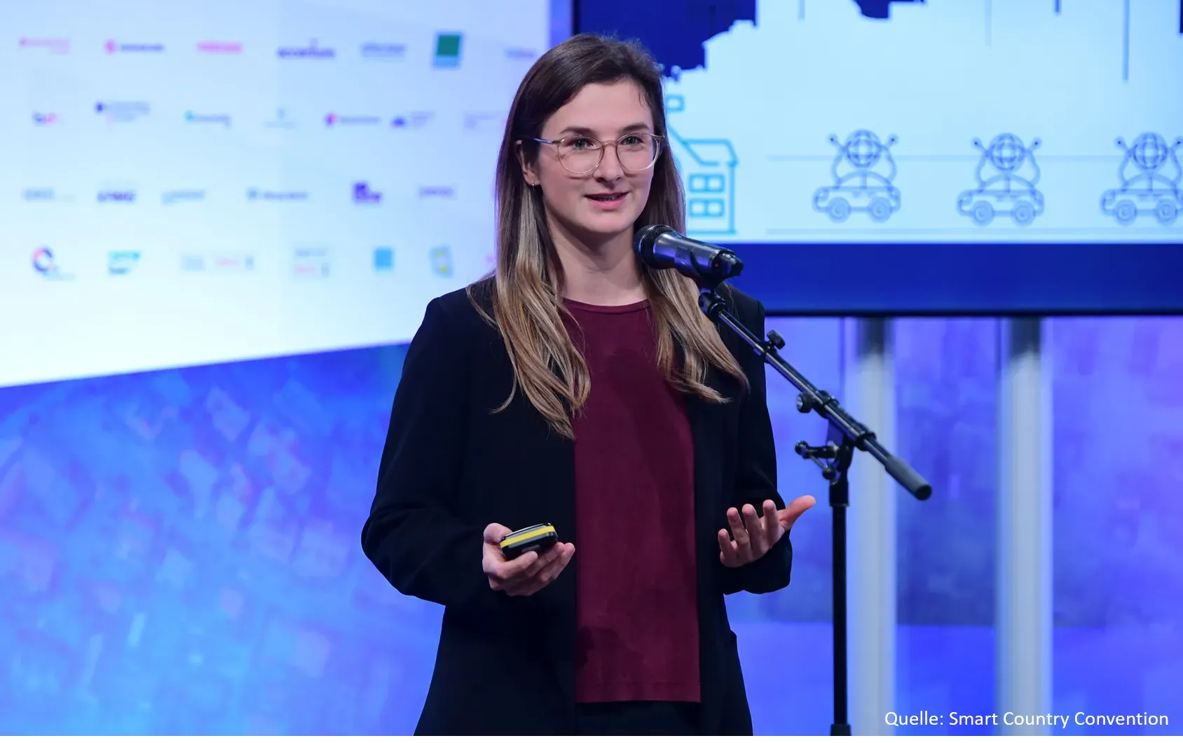 Ulrike Jehle at the pitch at the Smart Country
Convention